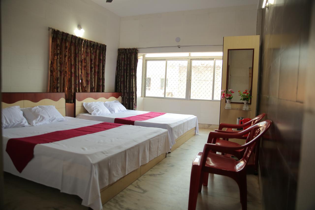 פורי Provanil Guest House מראה חיצוני תמונה